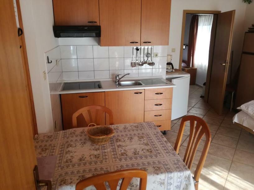 Apartmani Marijana Selce Exterior foto